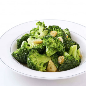 wok fried broccoli with garlic